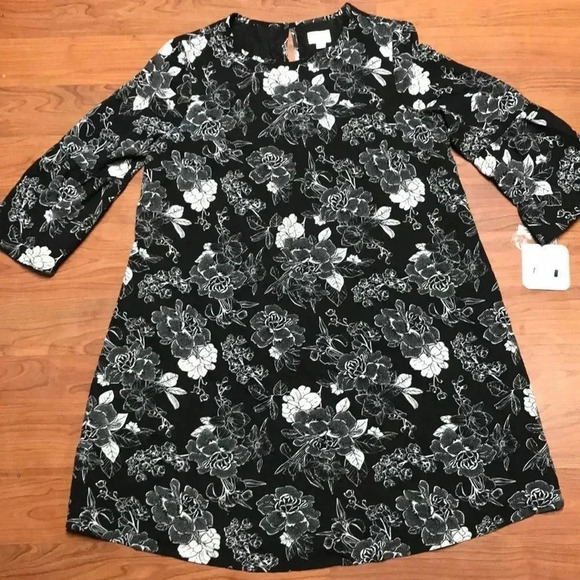 Isabel Maternity Bell Sleeve Floral Print Dress - Picture 2 of 8